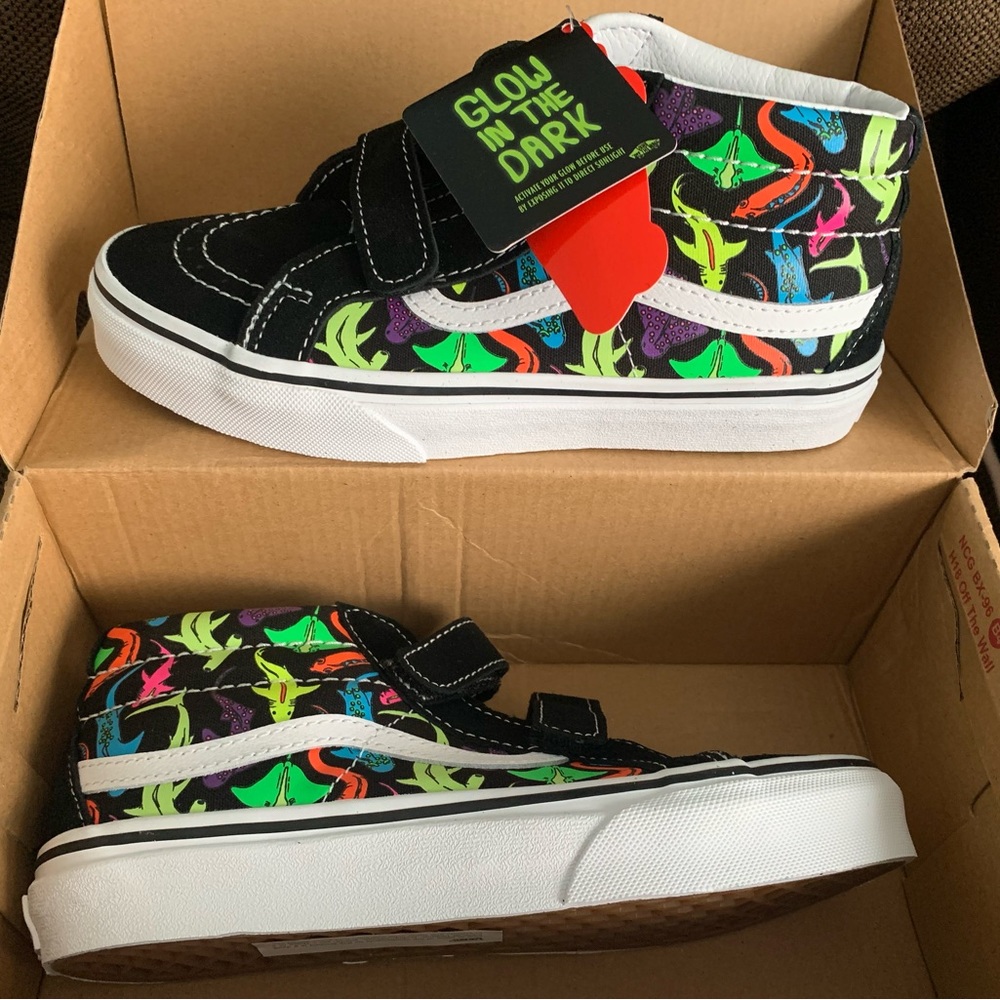 VANS Kids Sk8-Mid Reissue V Shoe SZ 3 kids NWT GLOW IN THE DARK